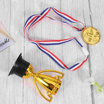 16шт мини-пластмасови златни чаши на Наградата награди детски малки медалите Детски подарък награди златен Трофей (8xTrophies + 8xMedals)