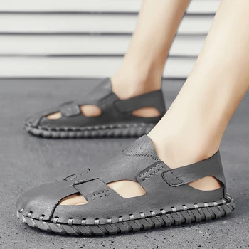 Мъжки сандали от естествена кожа 2023 Летни Нови дишащи кухи римски ежедневни чехли за мъже, плажни обувки без закопчалка със затворени пръсти