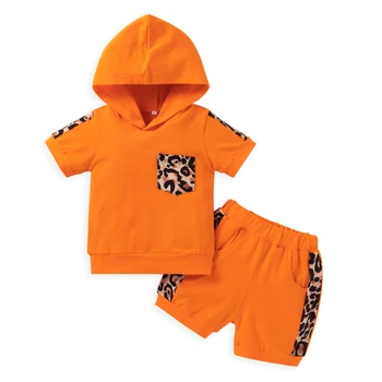 Нов модерен комплект дрехи за деца от 2 теми, hoody с качулки и къси панталони в леопардовом стил с къси ръкави и цветен блок, комплект