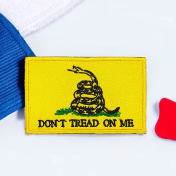 НЕ СТЪПВАЙТЕ Върху МЕН Жълта Змия Флаг Икона на раницата Тактически Тъканни етикети за външно на раницата Шапка САМ Правоъгълни Лепенки
