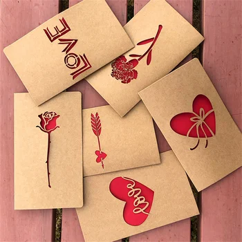 1бр Плик с куха пощенска картичка във формата на сърце с роза за Деня на Свети Валентин от крафт-хартия, поздравителни картички, празнична оферта, Юбилейна сватбена доставка